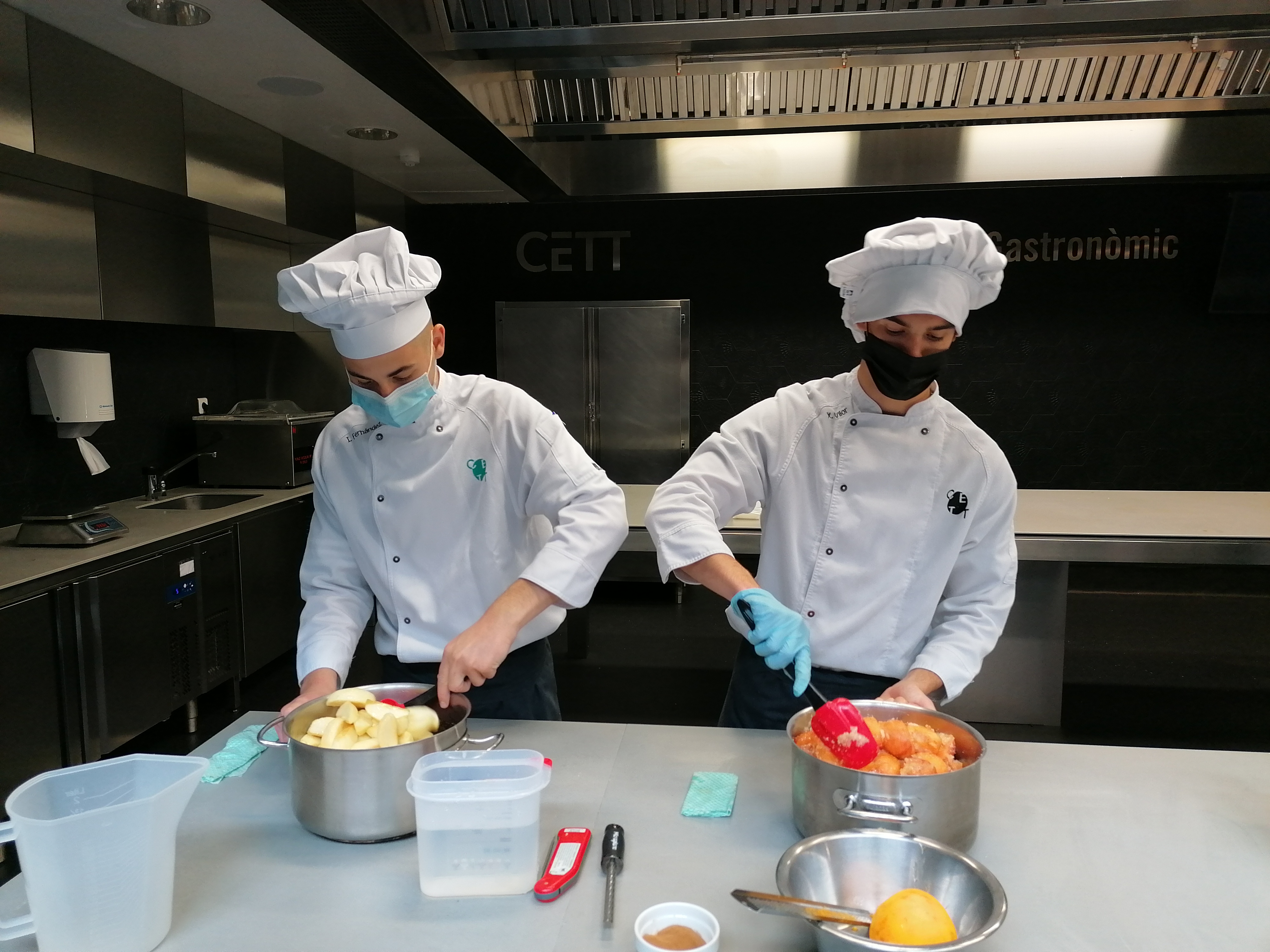 Photography from: 250 Personas asisten a la Jornada de Puertas Abiertas del CETT | CETT